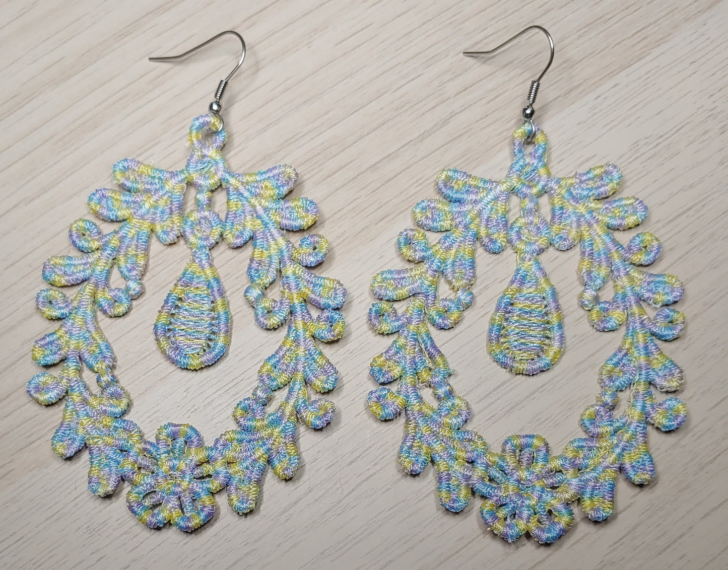 Lace Regal Daisy Earrings